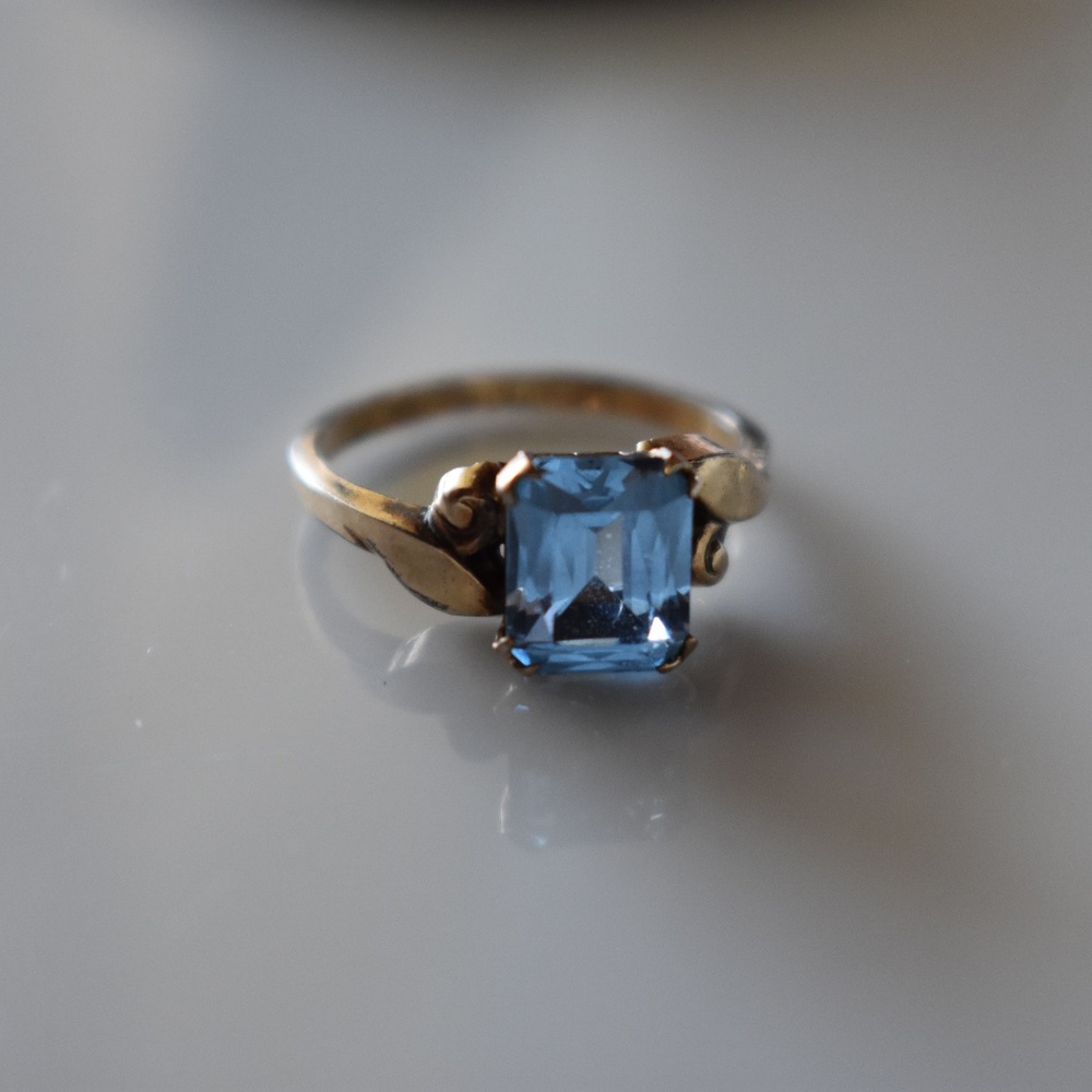 10k white gold with blue crystal stone